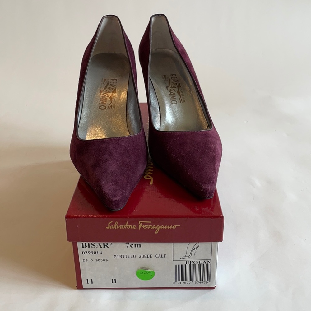 NEW with Box Salvatore Ferragamo Bisar Suede Pumps size 11B
